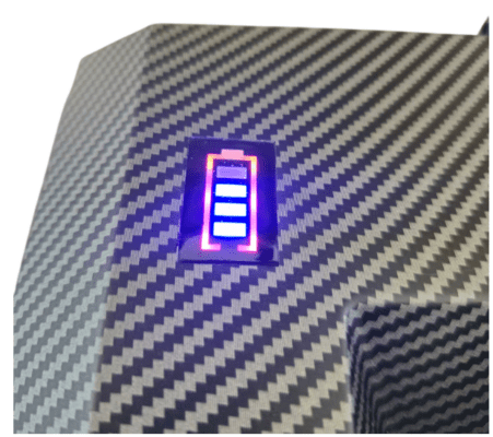 LED indikátor napätia v trupe