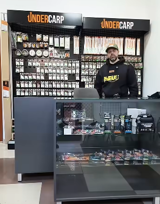Naďko Fishing predajňa – pult