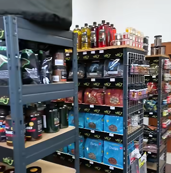 Naďko Fishing predajňa – regále